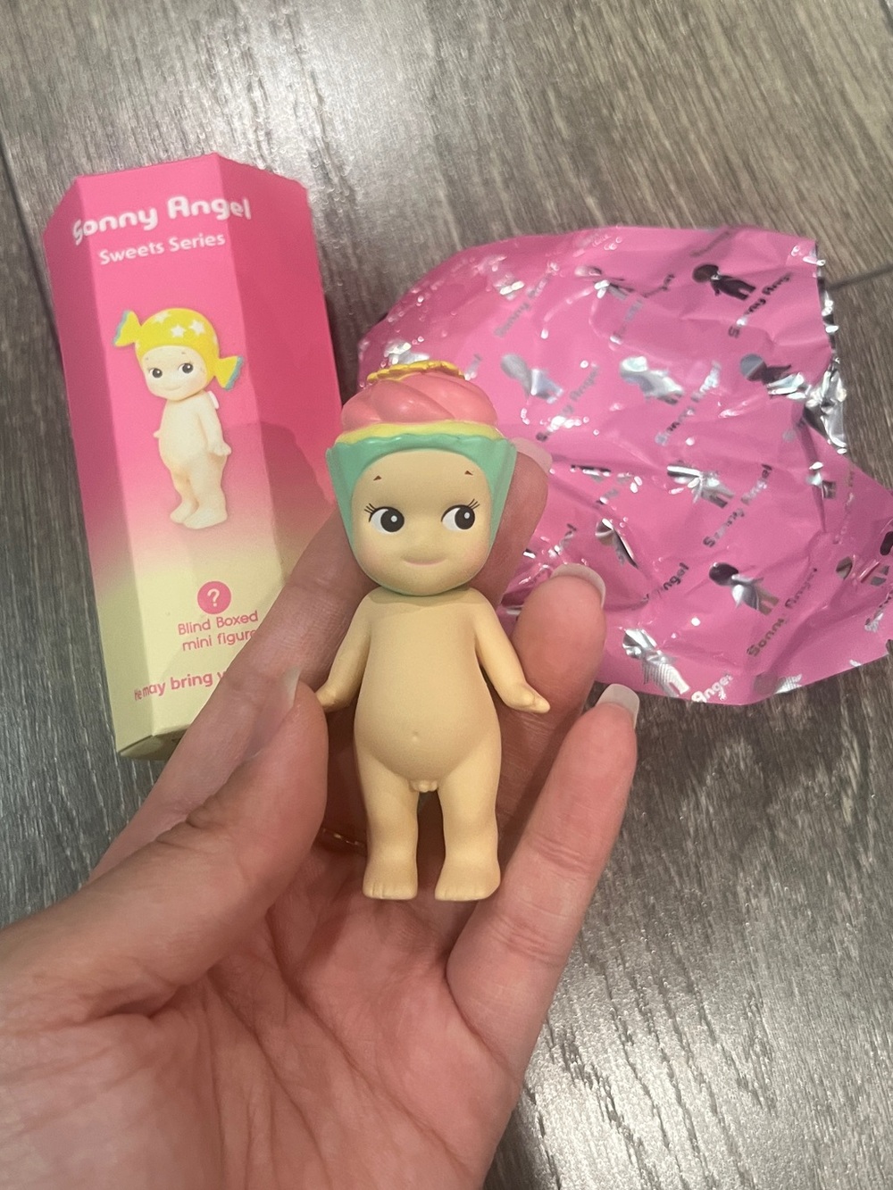 Brand NEW Sonny Angel Sweets Series Mini Figure - cupcake